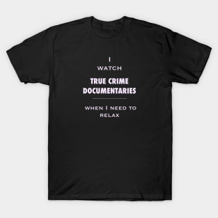 I watch true crime - relaxing fan. White on black. T-Shirt